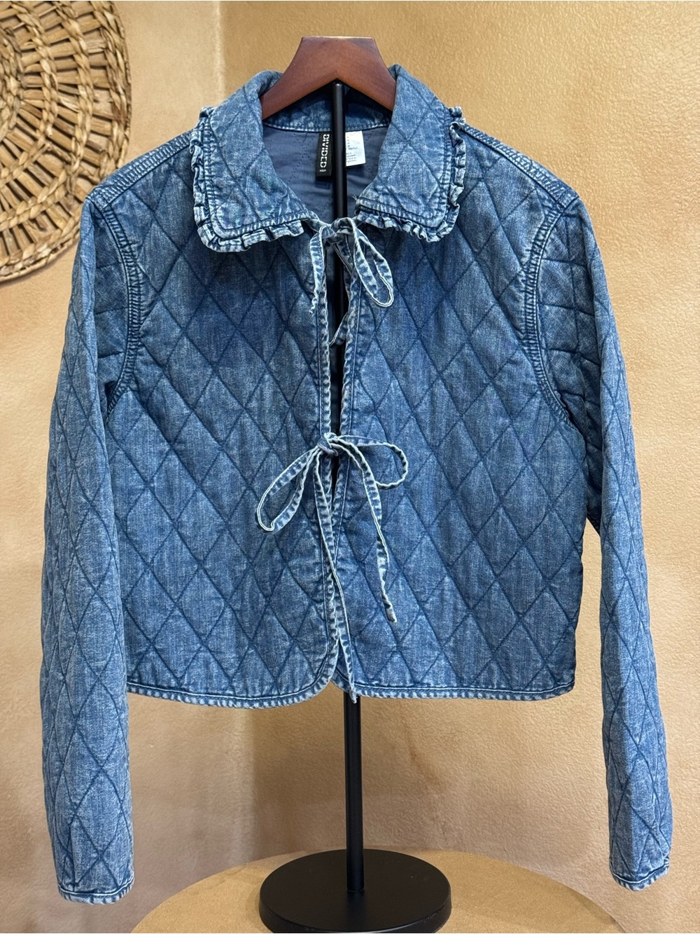 H&M DIVIDED QUILTED DENIM JACKET

🚭  🚫Pets